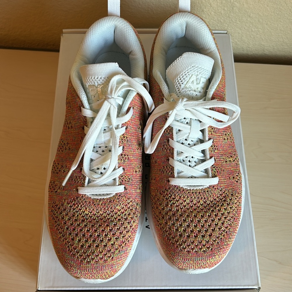 APL Athletic Propulsion Labs Techloom Phantom Sneakers in Size 9.